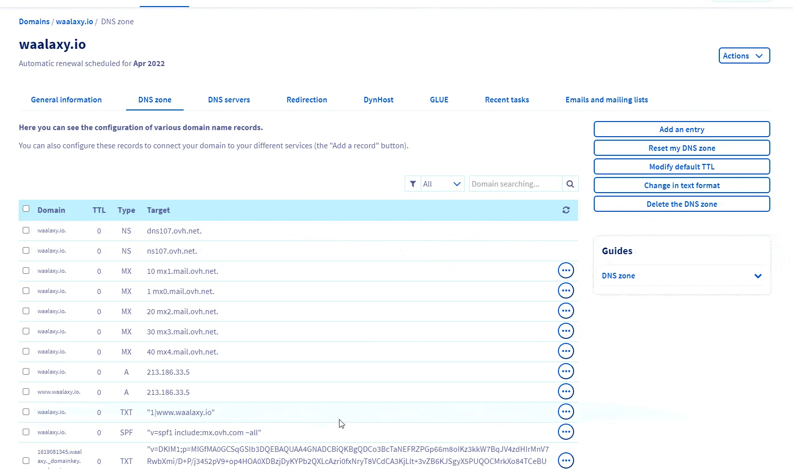 Page web de gestion DNS, tableau de configuration des enregistrements DNS, domaine "waalaxy.io", options d'actions disponibles.