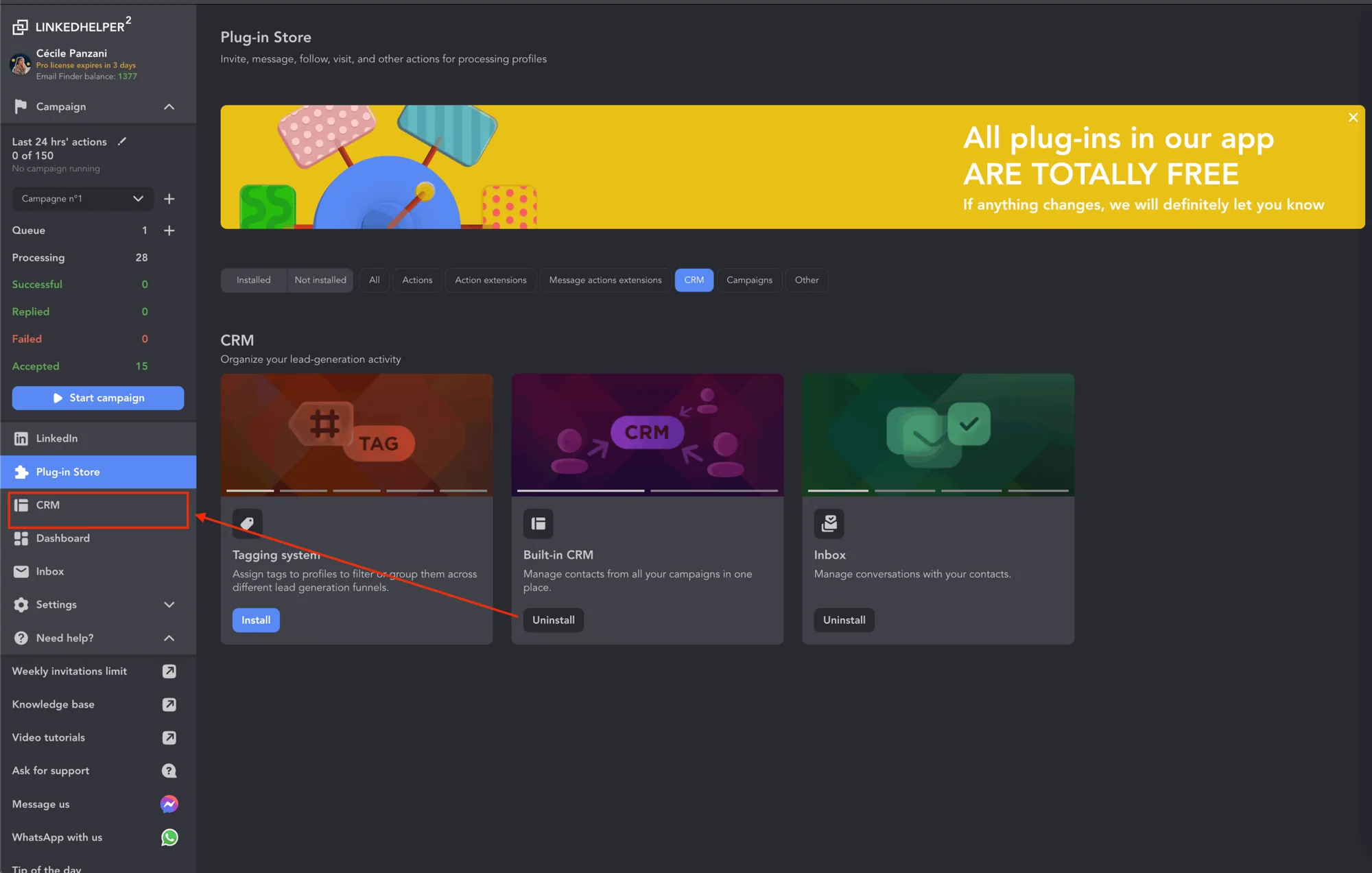 Page web montrant des options CRM avec des icônes colorées et du texte explicatif sur les fonctionnalités.