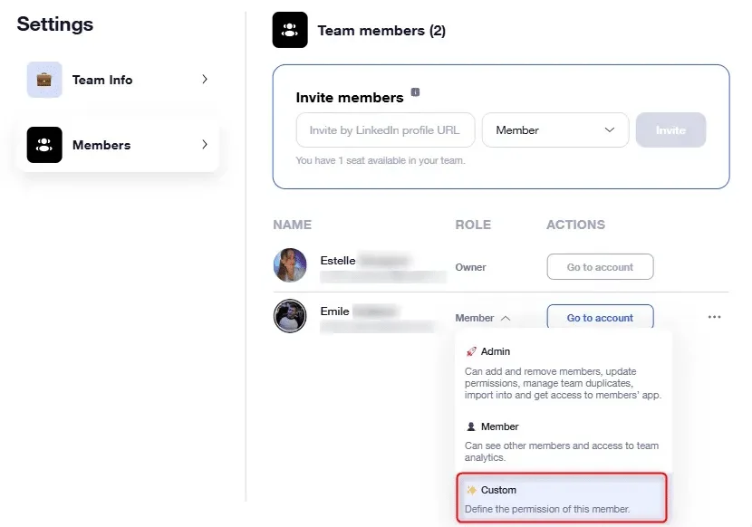 Interface d'invitation de membres avec options de rôle et permissions personnalisées.