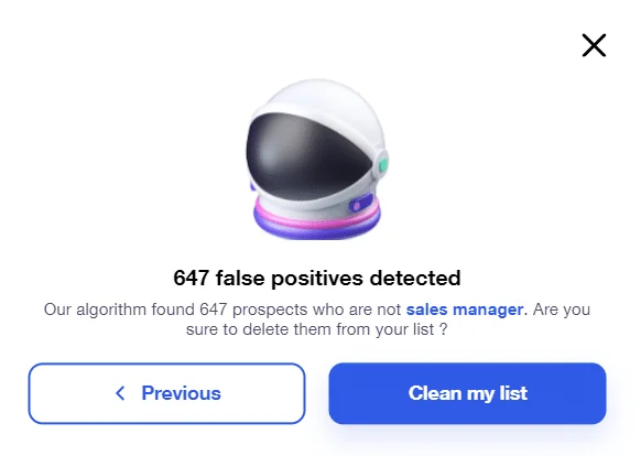 Image: Casque spatial blanc, texte: "647 faux positifs détectés". Contexte: Gestion de liste de prospects marketing.