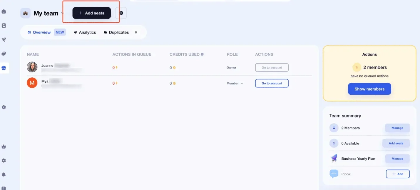 Page d'équipe avec des membres, bouton "Ajouter des places" en haut. Interface utilisateur pour gérer les employés.