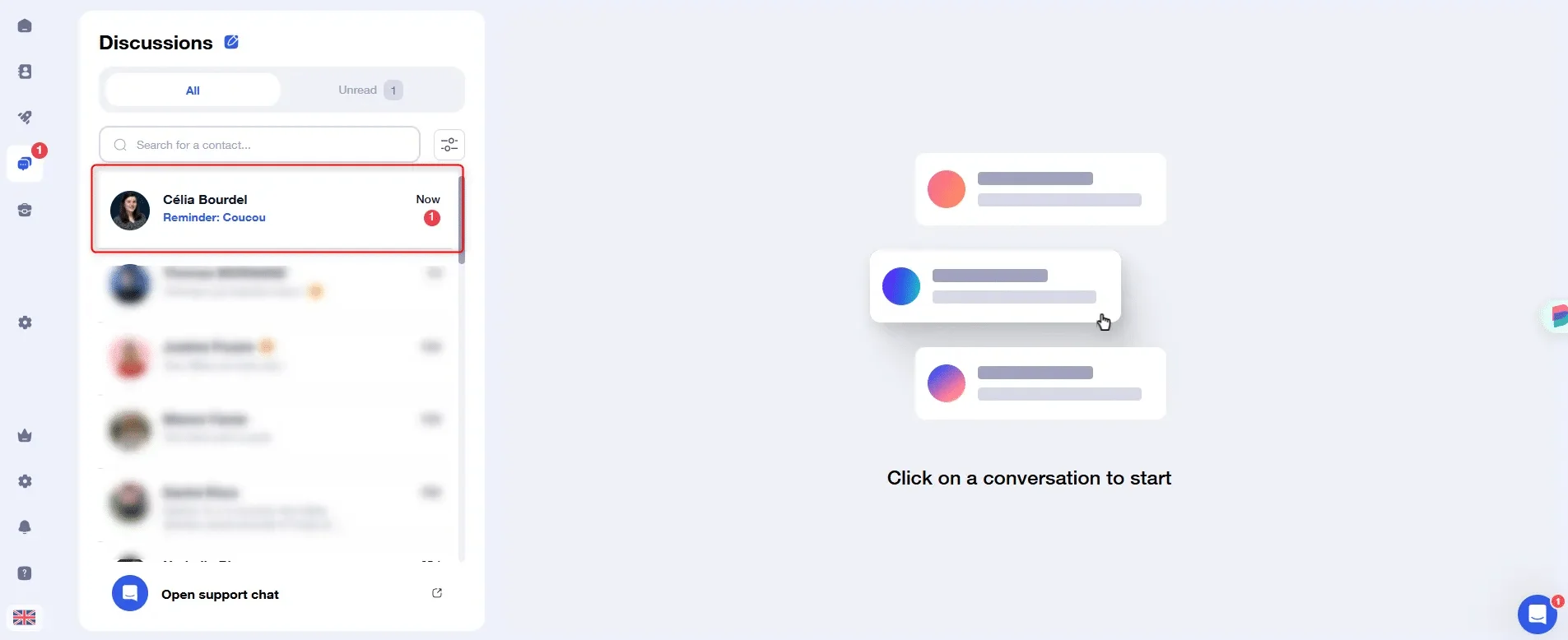Interface utilisateur montrant des discussions en ligne avec un message "Click on a conversation to start" et un profil d'utilisateur surligné.