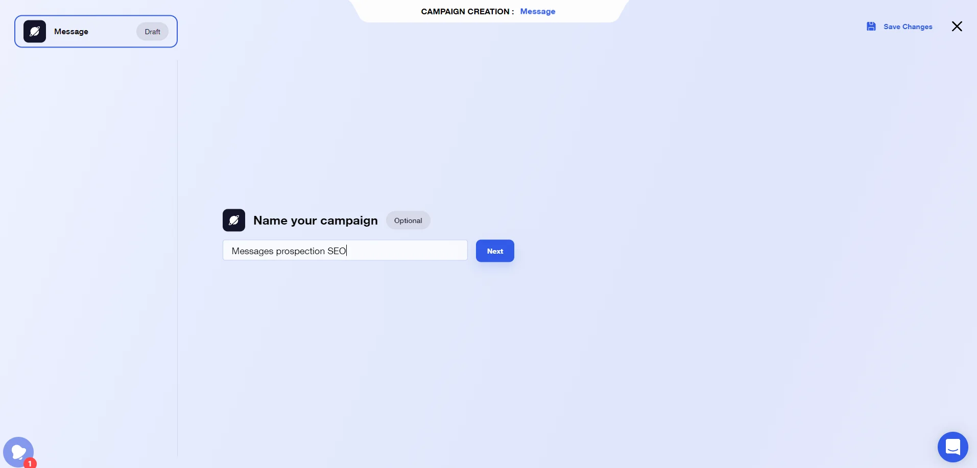 Page de création de campagne avec champ pour entrer un nom, en mode "Message". Interface utilisateur simple, fond blanc, éléments bleus et gris.