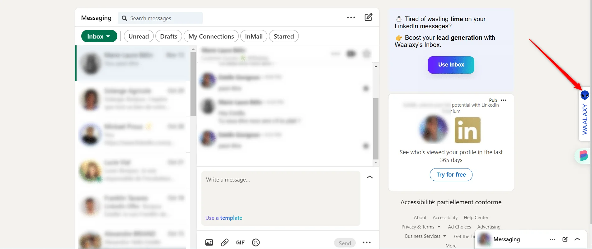 Interface LinkedIn avec messagerie et publicité en cours.