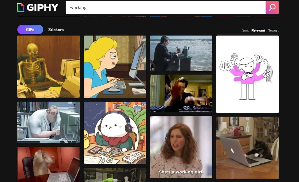 Page Giphy avec des GIFs et stickers sur le thème "working".