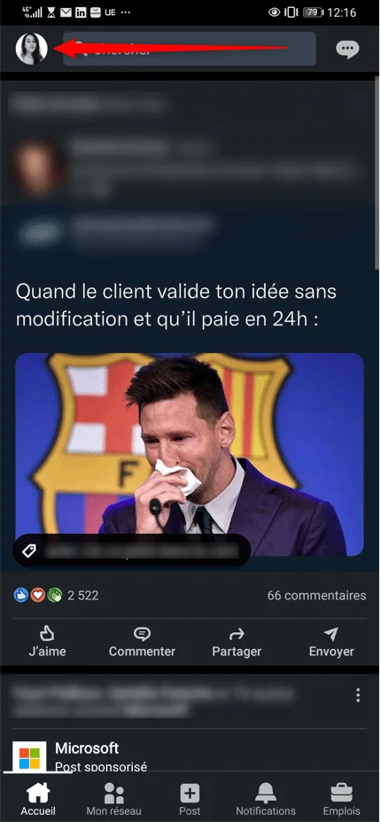Page Facebook, profil utilisateur, Barça, message humoristique, réaction émotionnelle.