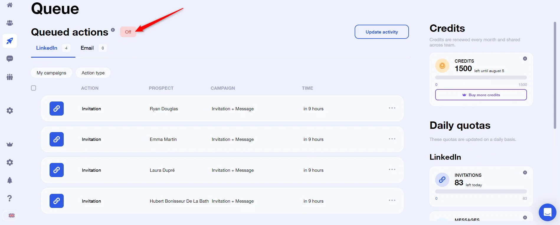 Interface d'envoi en file d'attente avec des actions programmées pour des invitations sur LinkedIn.